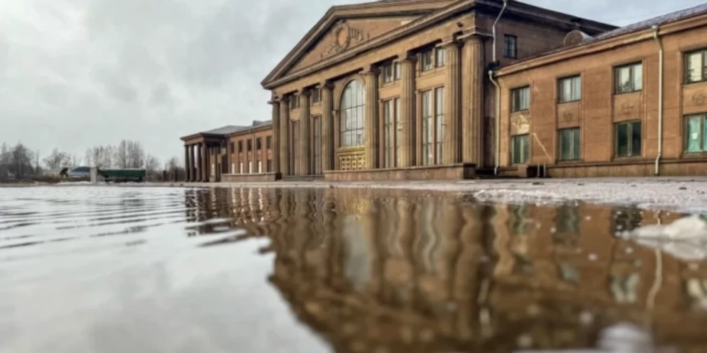 Bijušās Spilves lidostas ēka.