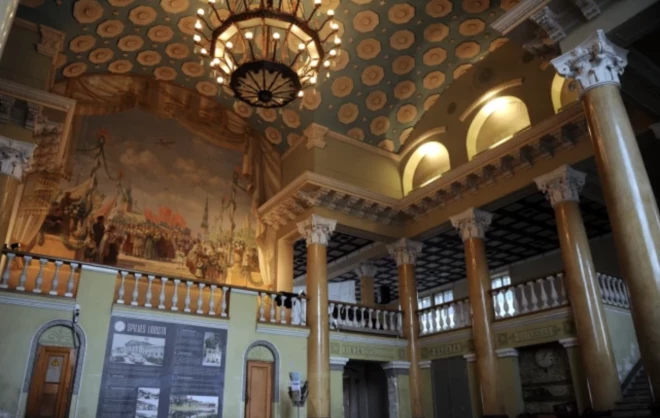 Interjers ēkas iekšpusē.