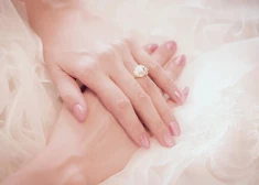 Viņai apnika gaidīt princi baltā zirgā, tāpēc viņa apprecēja sevi