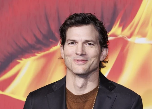 Amerikāņu aktieris Eštons Kačers.