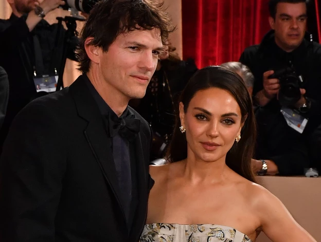 Eštons Kačers un Mila Kunisa.