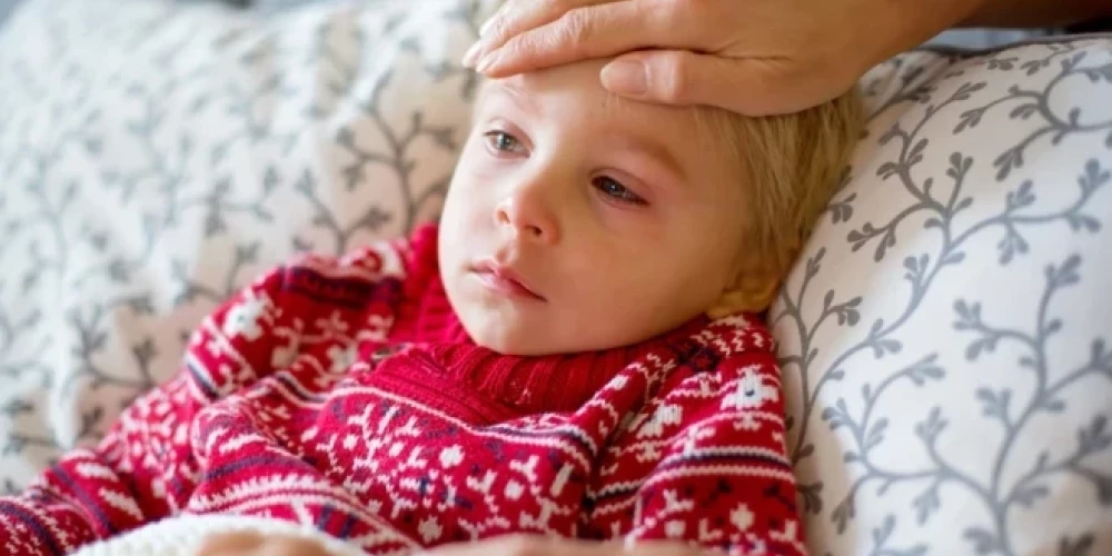 Arī pneimonijas joprojām biežāk reģistrētas bērniem līdz 14 gadu vecumam, īpaši 0–4 gadu vecuma grupā.