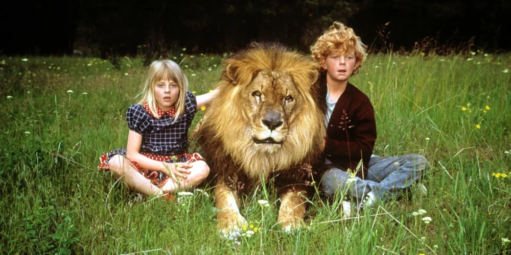 Džodija Fostere un Džonijs Vaitekers seriālā “Napoleons un Samanta” (1972).