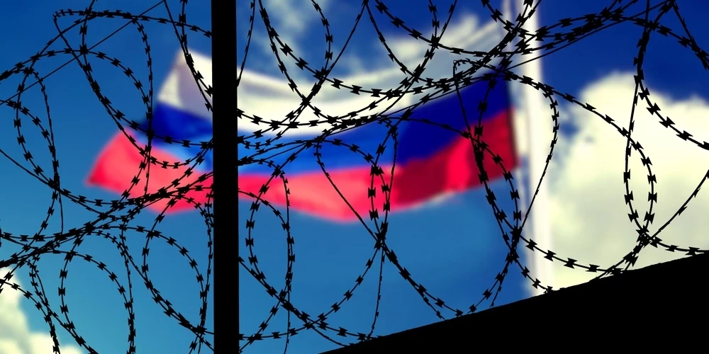 Обход санкций становится ключевой угрозой.