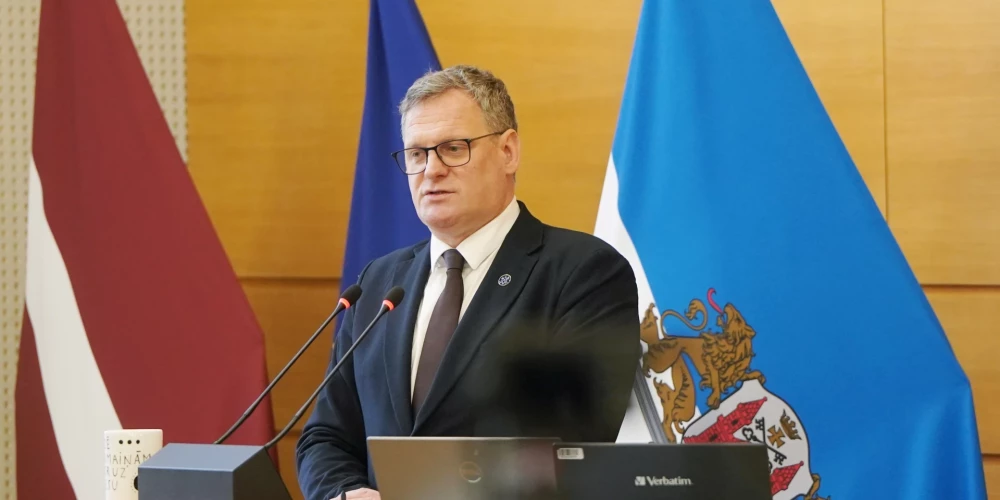 Rīgas domes priekšsēdētājs Viesturs Kleinbergs norāda, ka šī gada budžetā uzsvars likts uz drošu, veselīgu un gudru galvaspilsētu.