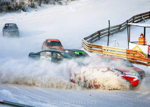 Brenguļu autotrasē ar rekordlielu dalībnieku skaitu aizvadīts Folkreisa un autokrosa Ziemas kausa posms. 