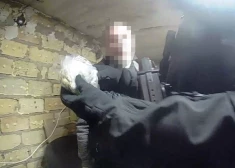 Mežaparkā pēc izsaukuma par ugunsgrēku pašvaldības policija aiztur trīs vīriešus ar iespējamām narkotikām