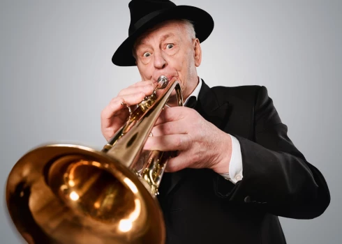 Lietuviešu teātra sensācija "Kad atkal būsim jauni" pirmizrāde Latvijas Nacionālajā teātrī. 