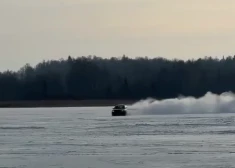 Лед тронулся: можно ли ездить по замерзшим озерам в Латвии?