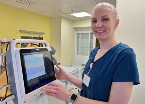 Šī aparatūra ļauj klausīties bērniņa sirdstoņus un precīzāk saprast, kā jūtas mazulis. 