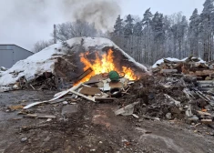 VVD atklāj neatļautu atkritumu dedzināšanu Aconē