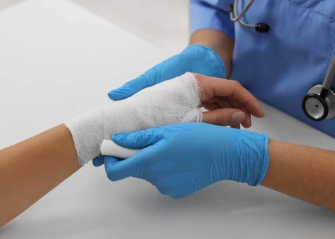 RAKUS Apdegumu centrā ar smagiem apsaldējumiem ārstējas septiņi pacienti, kuriem veiktas vai plānotas amputācijas. 