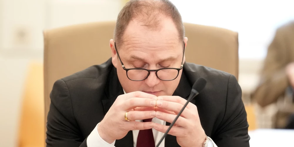 Viedās administrācijas un reģionālās attīstības ministrs Raimonds Čudars(JV).