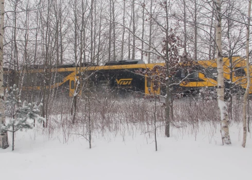 Apledojušās sienas, rokturi un grīda daudziem radījušas asociācijas ar saldētavu, nevis pasažieru vilcienu.