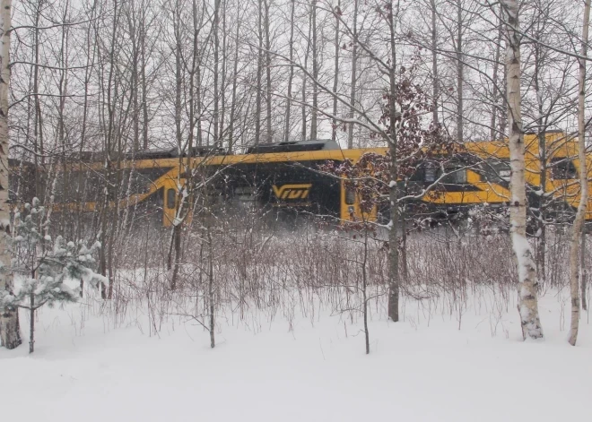 Люди публикуют в соцсетях фото и видео поездов в Даугавпилс. Что их так шокирует?