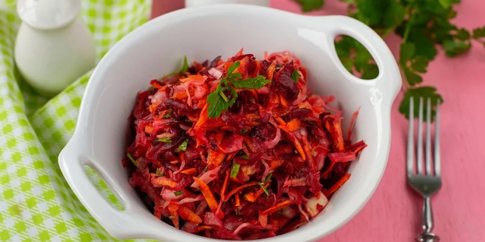 Skābu kāpostu salāti ar bietēm