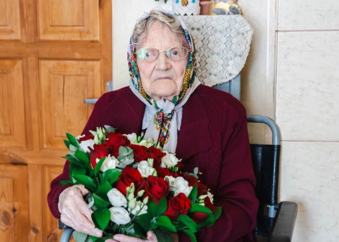 Lazdukalna iedzīvotāja Valentīna Dreimane nosvinējusi 100. "Tikai pa ballītēm!" viņa saka par jaunības gadiem