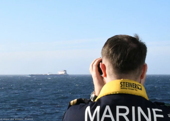 Francijas nagos Vidusjūrā nokļūst Krievijas "ēnu flotes" kuģis "Grinch"