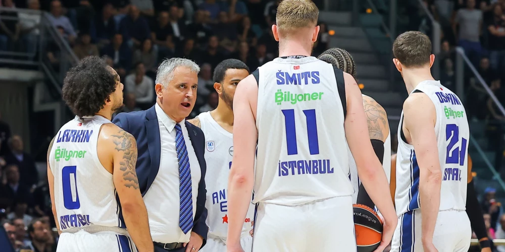 Rolands Šmits un "Anadolu Efes" iekļuvuši īstā "melnajā joslā"