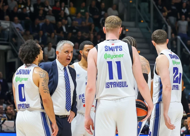 Rolands Šmits nespēj apturēt "Anadolu Efes" krišanu bezdibenī: Eirolīgā jau astotais zaudējums pēc kārtas