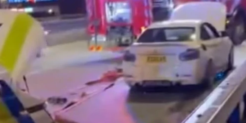 Avārijas vieta uz Salu tilta (ekrānuzņēmums no video)