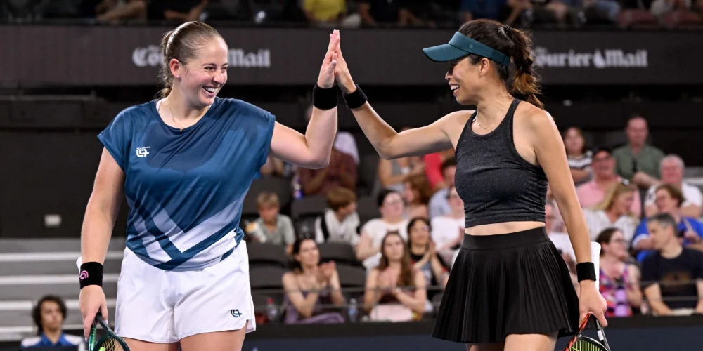 Aļona Ostapenko šobrīd var koncentrēties dubultspēļu turnīram. 