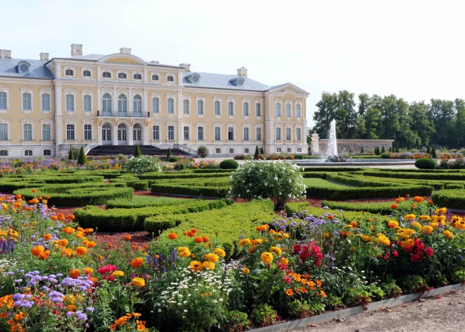Rundāles pils aicina klausītājus uz baroka mūzikas koncertu ciklu “Sarunas pilī ar mūziku”