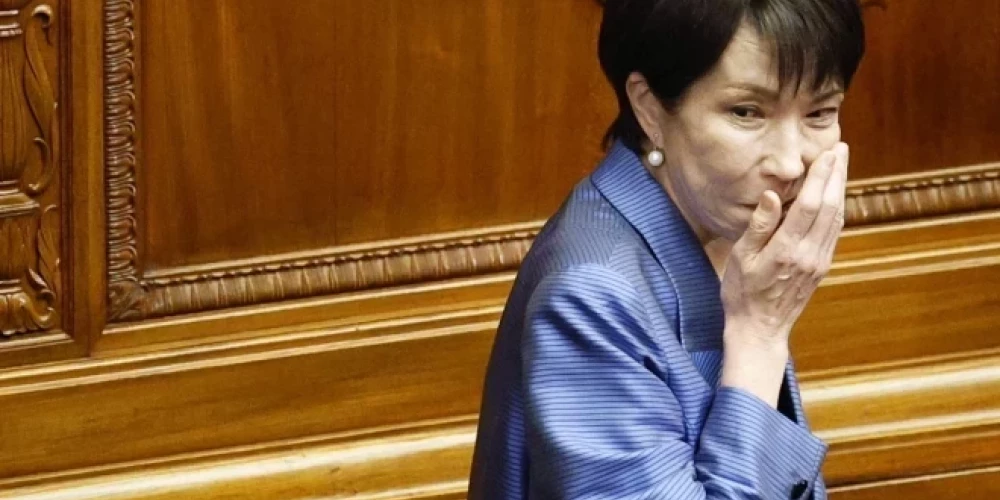 Sanaje Takaiči, kas oktobrī tika ievēlēta par Japānas pirmo premjeri sievieti, amatā ir tikai trīs mēnešus, taču viņas uzticības reitingi ir augsti - aptuveni 70%.