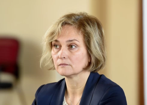 Demokrātijas nosargāšanai Latvijā patlaban lielākais izaicinājums ir pilsoņu atsvešināšanās no varas, atzīst ES Tiesas tiesnese Ineta Ziemele.