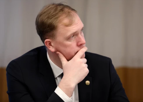 Министр экономики Латвии Виктор Валайнис предложил Илону Маску приобрести национальную латвийскую авиакомпанию airBaltic.