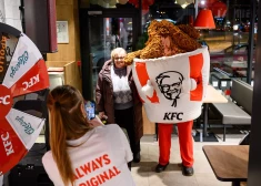 ФОТО: в Риге появился второй KFC в Латвии с drive-through