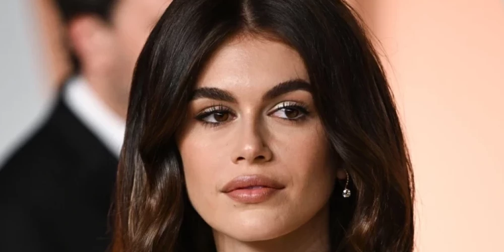 Модель Кайя Гербер - не менее прекрасная дочь великолепной супермодели Синди Кроуфорд.