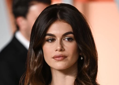 Модель Кайя Гербер - не менее прекрасная дочь великолепной супермодели Синди Кроуфорд.