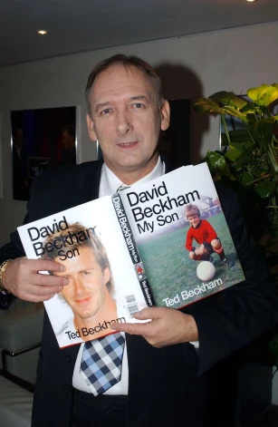 2005. gadā bez saskaņošanas ar dēlu izdotā grāmata tikai saasināja konfliktu.