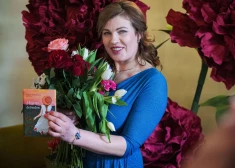 FOTO: šovu zvaigzne Magone laiž klajā savu jaunāko dzejoļu grāmatu