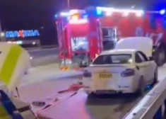 Погоня обернулась аварией: на мосту в Риге столкнулись 3 автомобиля, пострадали полицейские