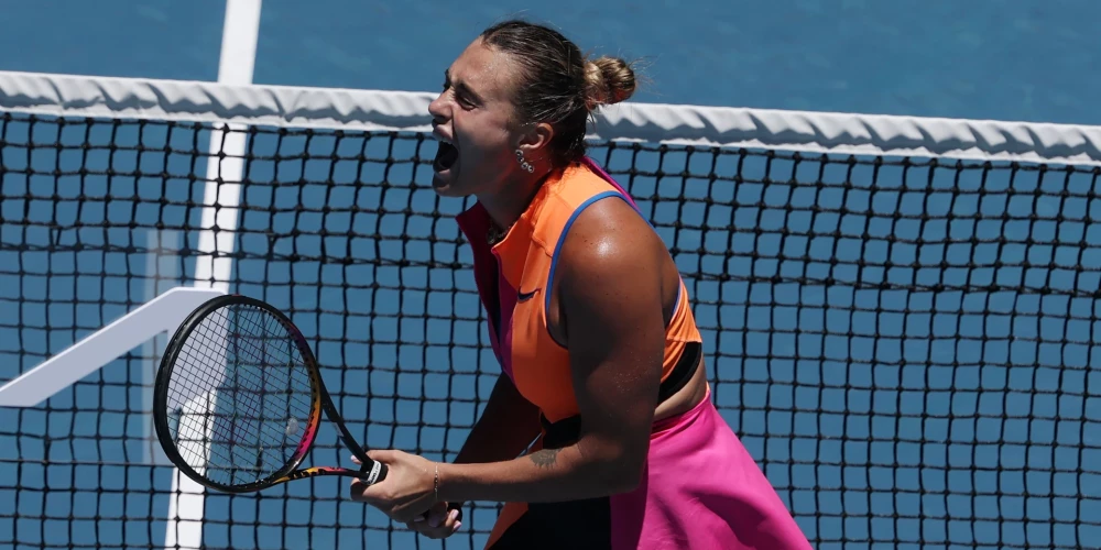 Arina Sabaļenka emocijas par uzvaru neslēpa.