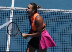 Arina Sabaļenka ar izbīli pārvar "Australian Open" trešo kārtu, vīriešiem favorīti soļo tālāk pārliecinoši
