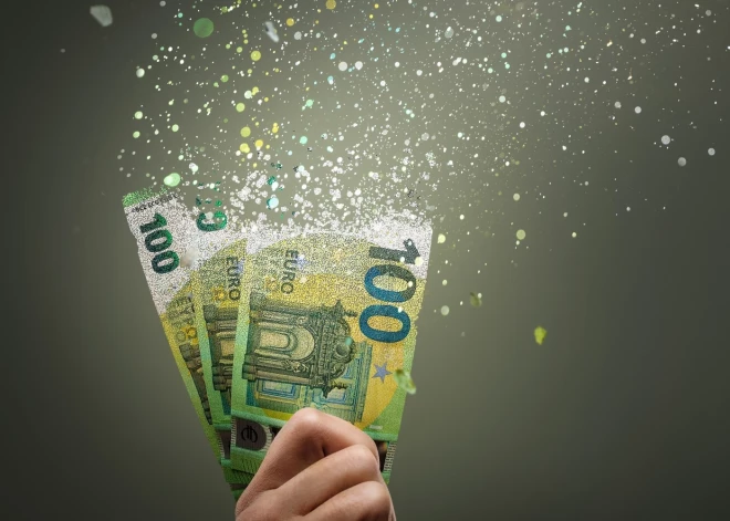 Миллион евро в месяц: почему латвийцы продолжают попадаться на уловки аферистов