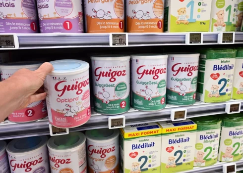 Populārākie zīdaiņu pārtikas uzņēmumi spiesti atsaukt savu produkciju. 