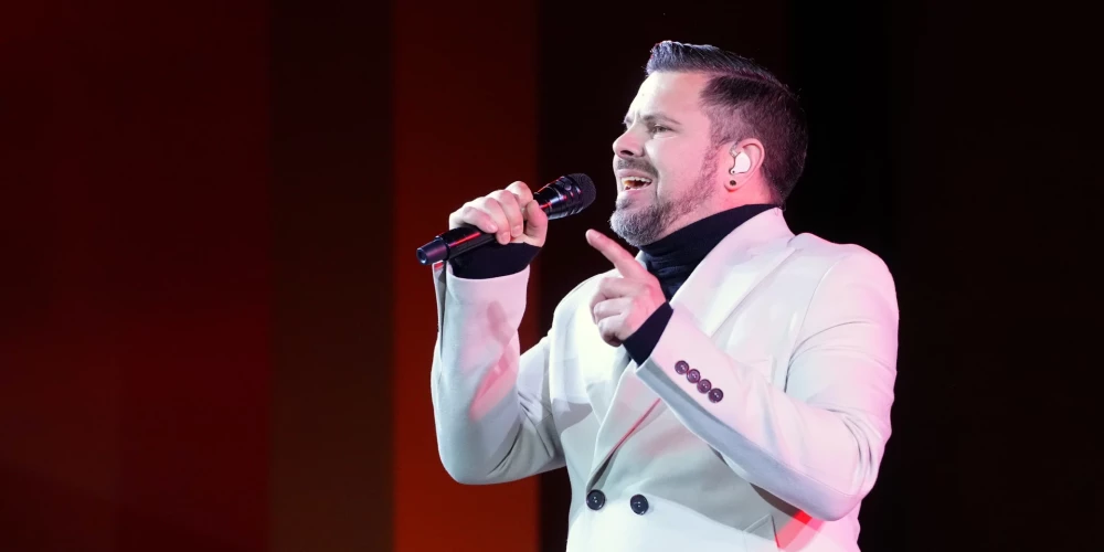 Dziedātājs Intars Busulis. 