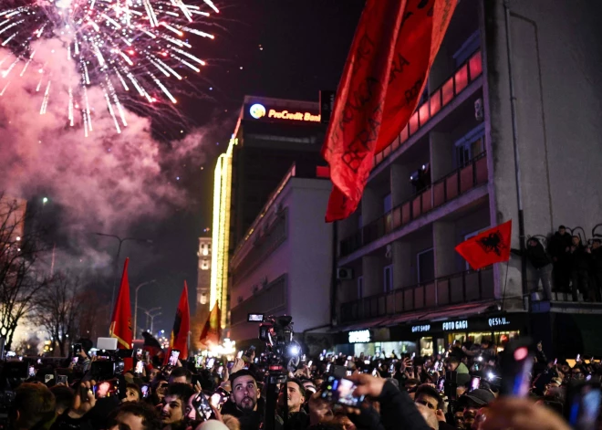 Kosovā par vēlēšanu rezultātu viltošanu aizturēti vairāk nekā 100 cilvēku