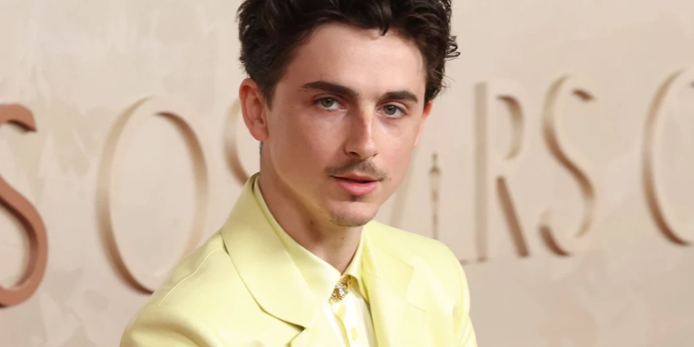 Timotijs Šalamē “Oskara” balvu vakarā 2025. gadā.