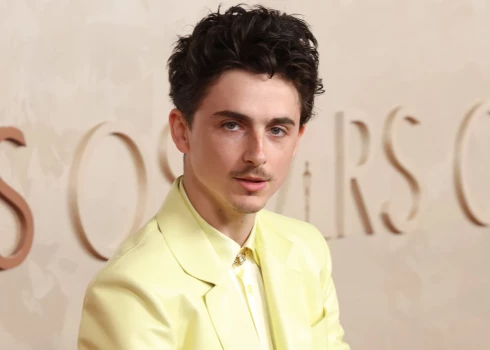 Timotijs Šalamē “Oskara” balvu vakarā 2025. gadā.