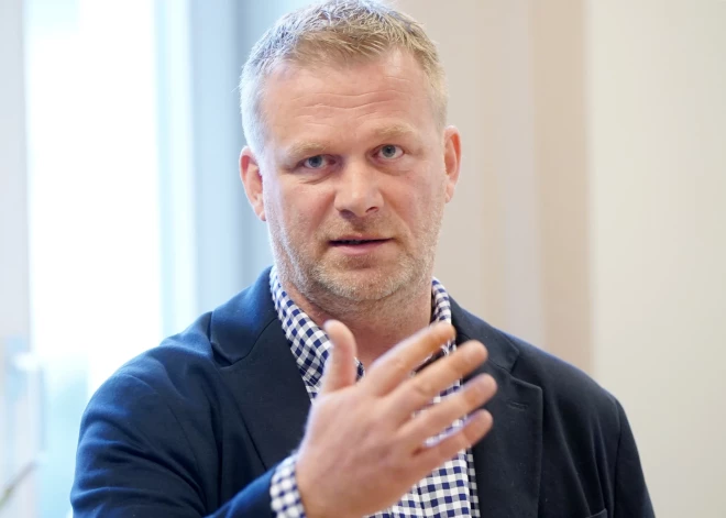 Зачем министру 20 советников? В Латвии обсуждают разрастание министерских бюро