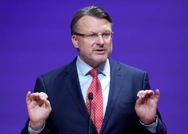 Šlesers nevēlas pieļaut iestudējumu par Zatlera rīkojumu "nr. 2" Dailes teātrī