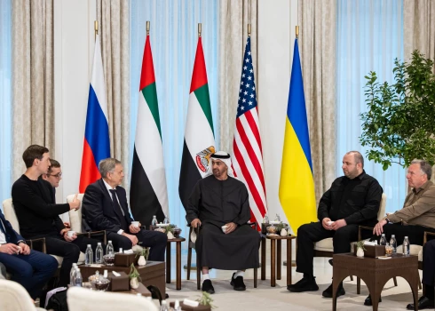 Abū Dabī noslēgusies ASV, Krievijas un Ukrainas delegāciju sarunu pirmā kārta. 