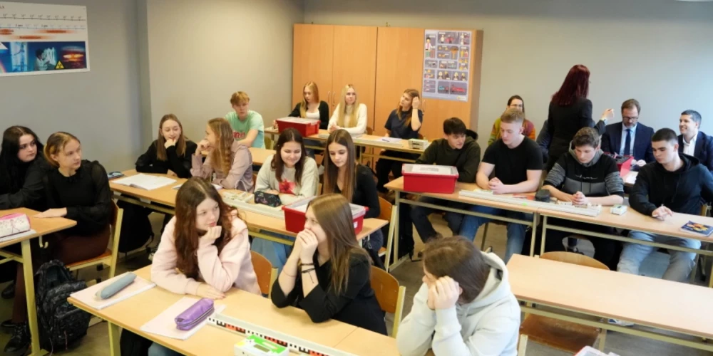 No šī gada var saņemt pabalstu arī par augstskolā studējošiem bērniem. 