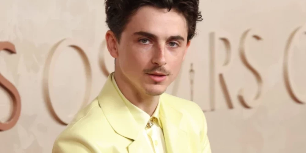 Тимоти Шаламе на церемонии вручения премии "Оскар" в 2025 году.