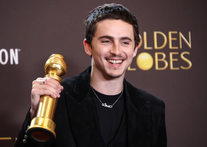 Тимоти Шаламе в этом году получил премию "Золотой глобус" за лучшую мужскую роль в фильме "Марти Великолепный".